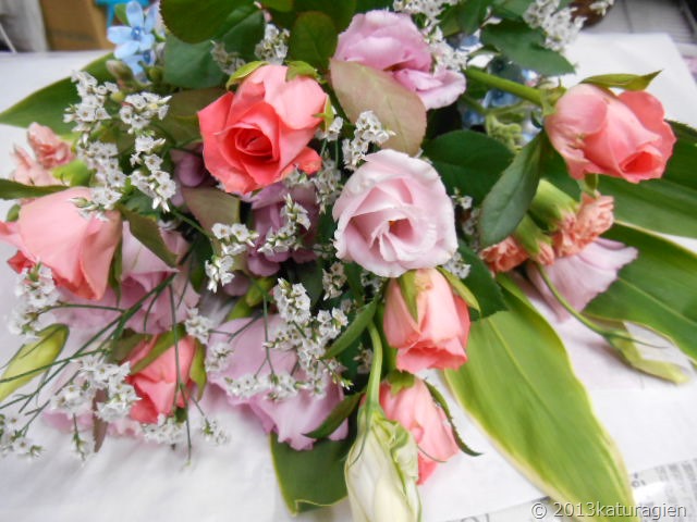 小さなピンクのバラとブルースターの花束 ８月 天王寺区 西成区 花屋 花の贈り物 葛城園